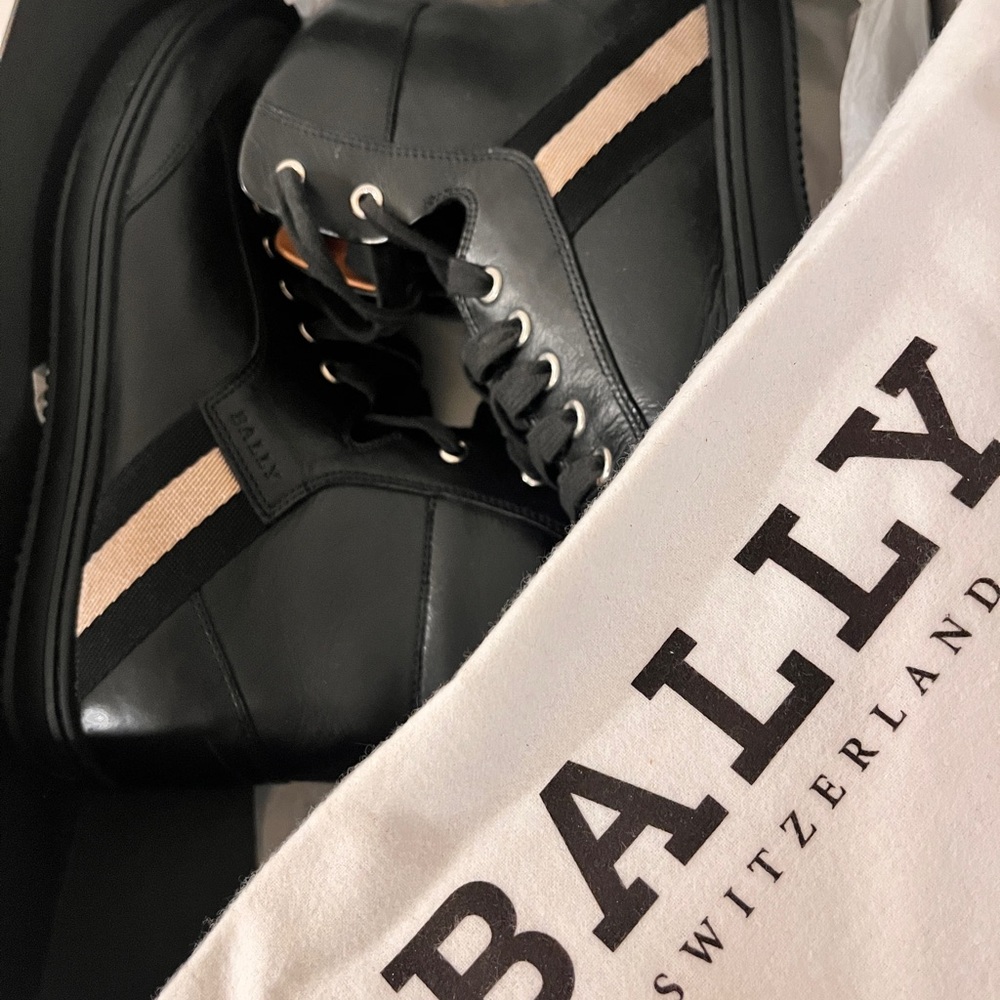 SOLD——-Bally Black and Beige Leather Sneakers